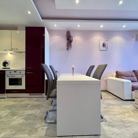 Апартамент Чаролит / Apartment Charoite Burgas Exterior foto