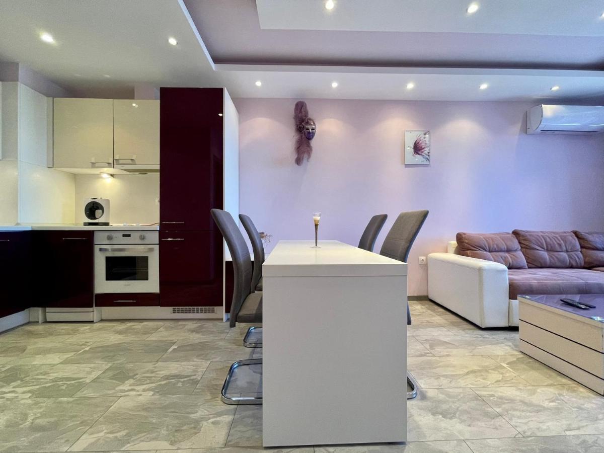 Апартамент Чаролит / Apartment Charoite Burgas Exterior foto